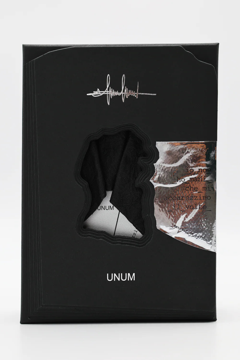 IO NON HO MANI CHE MI ACCAREZZINO IL VISO